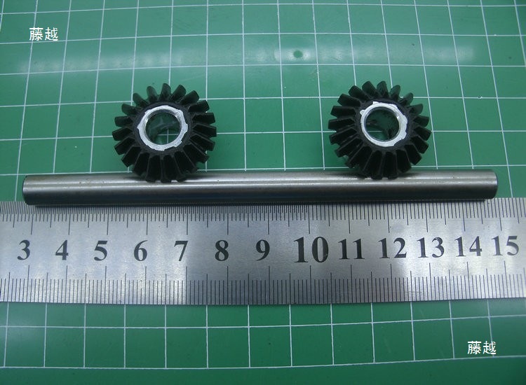 Free shipping of nylon bevel gears, 1.25-mold proportional vertical 90-degree steering model car differential helical gears details Picture