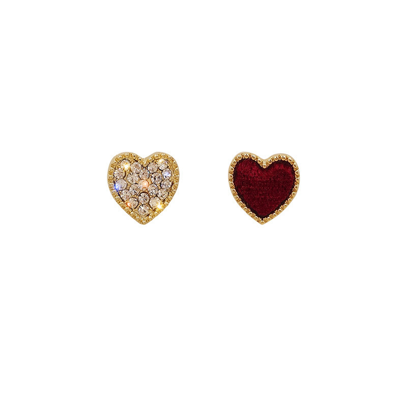 Red heart-shaped asymmetrical stud earrings for women, new style in 2025, trendy, sweet, special design sense, niche, simple and cold style Item Picture
