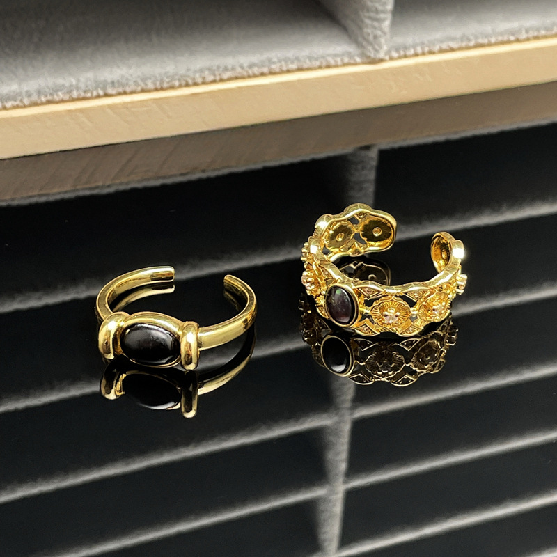 This is a niche retro, sweet and cool, individualistic open-top ring for women. It is fashionable with a hollowed-out design, exuding a light luxury and elegant charm. It is exquisite and versatile, with a high-end feel Application Scenario