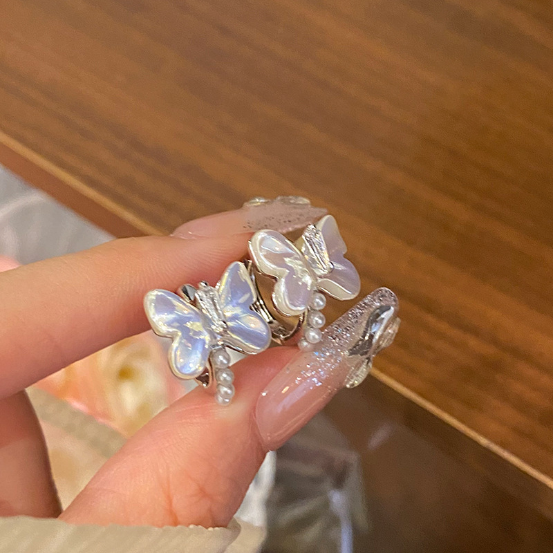 Korean style fashionable and high-end Zircon butterfly ear buckles for women 2024 new bestsellers, versatile and elegant light luxury earrings wholesale full figure