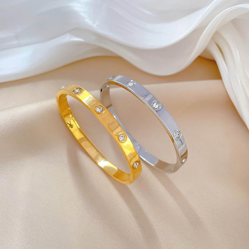 【 All-titanium Steel 】 European and American INS style light luxury titanium steel bracelet, minimalist cross-border retro fashion stainless steel jewelry details Picture