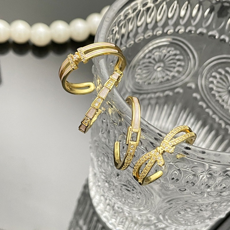 Versatile open ring, women's niche design bow letter index finger ring, light luxury, high-end, sweet and cool unique ring Application Scenario