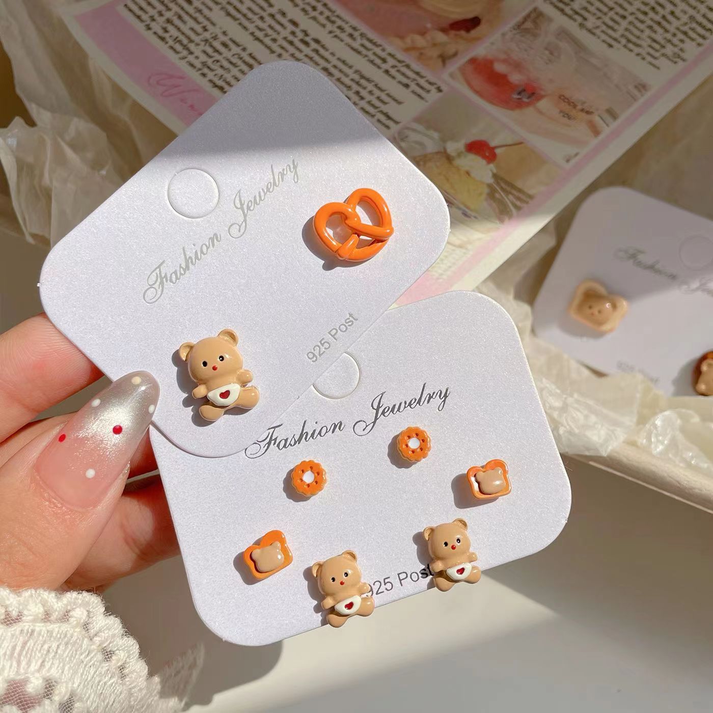 Cute doughnut bear set ear studs, a niche design for girls, fun and childlike cartoon earrings, 2025 new style earrings full figure