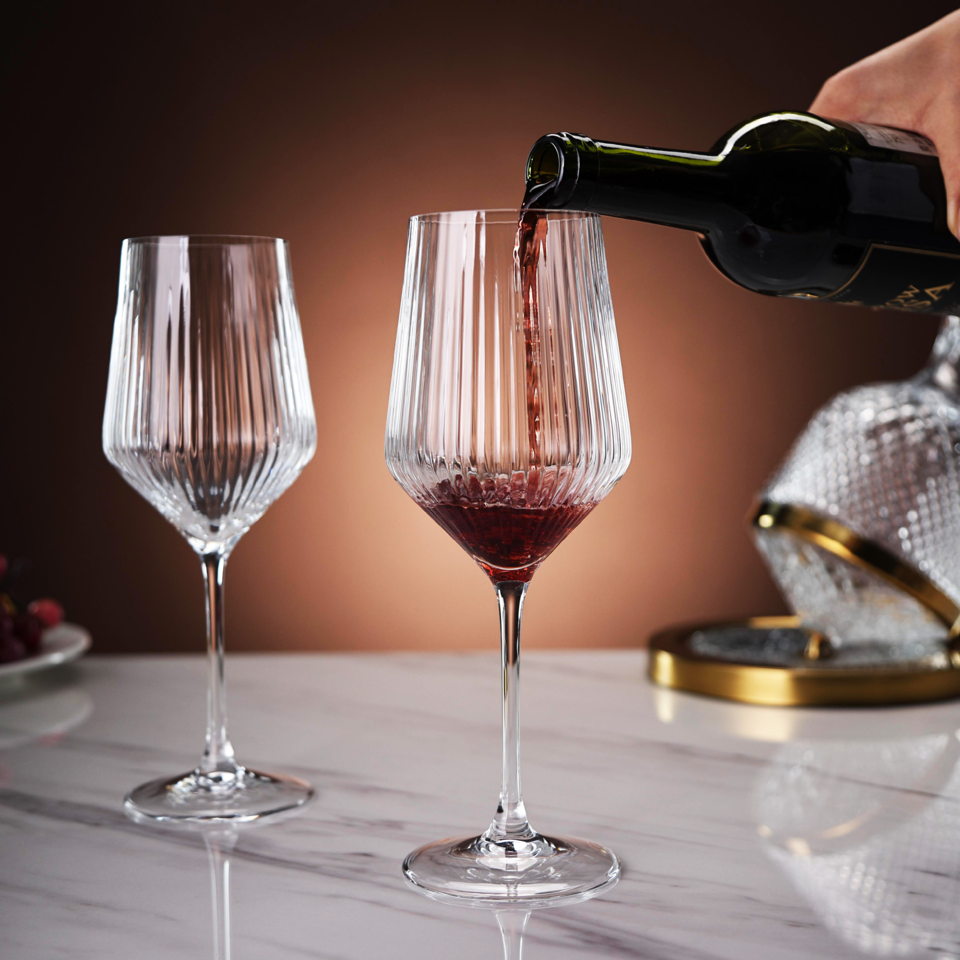 【 Factory Wholesale 】 Cold-cut vertical striped goblets, creative wine glasses, glass wine glasses, household foreign wine glasses full figure