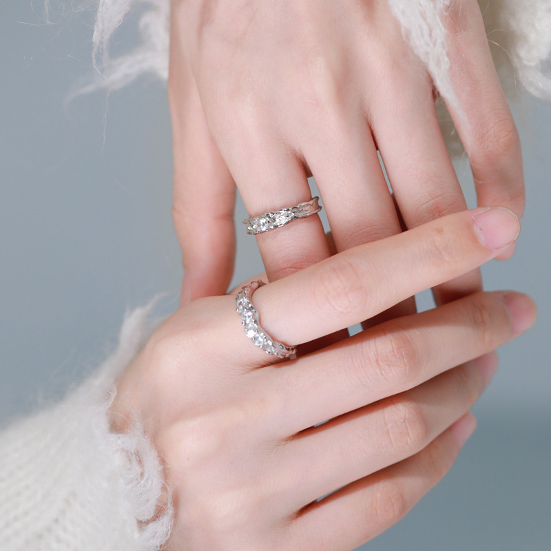 A couple's irregular-textured, niche design zircon open ring, a cold and elegant, simple and individual ring for women Specification drawing