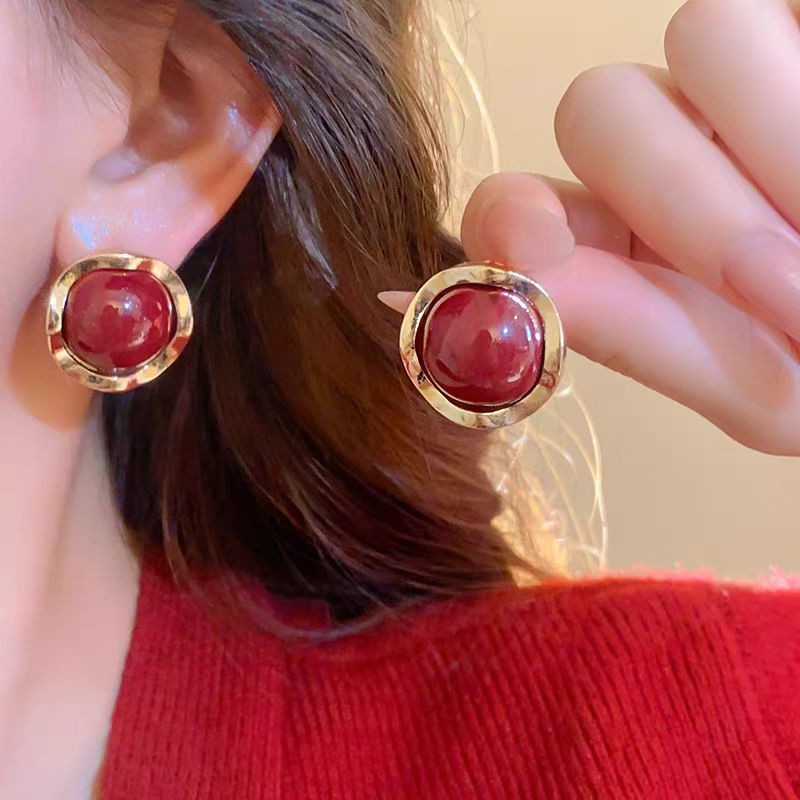 "Encore Red!" Hong Kong-style retro stud earrings are versatile, high-end, light luxury and niche design earrings and earrings Specification drawing