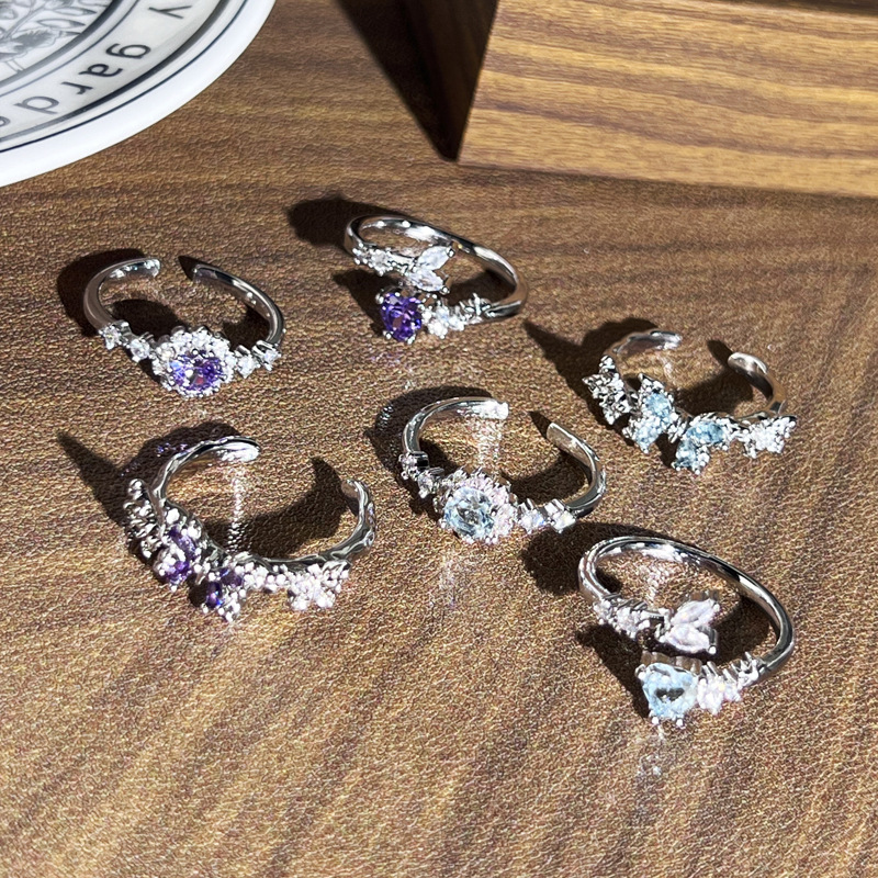 The layered and unique design of the sweet and cool purple diamond and sea blue zircon butterfly ring is a light luxury and cold summer accessory for women Application Scenario