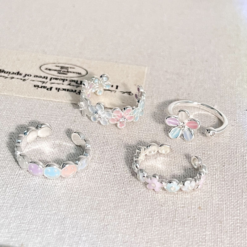 Summer sweet and exquisite colorful enamel drop glaze open ring, a gentle French style flower smiling face niche ring for women Application Scenario