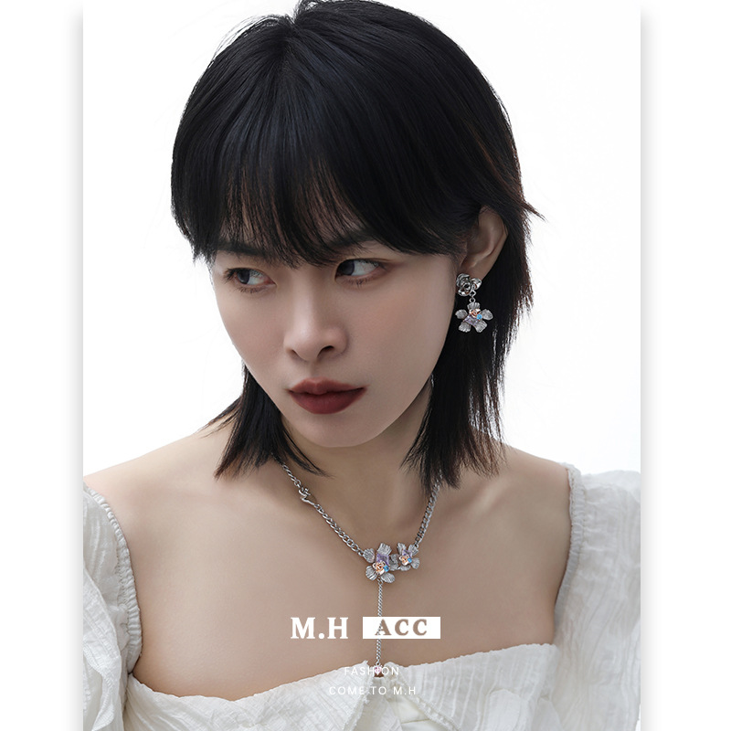 Metal texture flower necklace, fashionable, light luxury, high-end, versatile earrings, unique personality, cold style ring, women's style details Picture