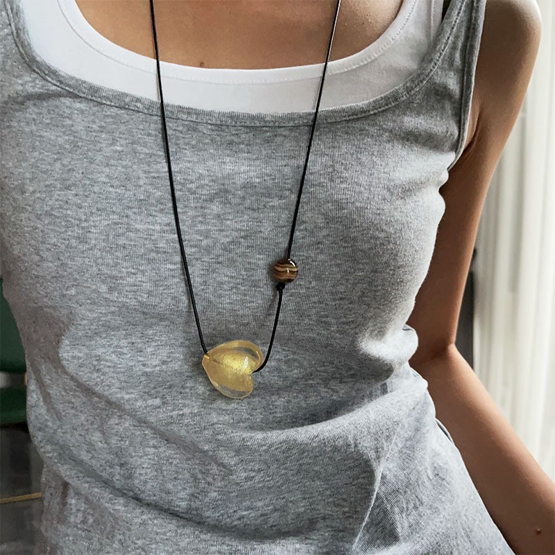 A niche and simple glass heart-shaped long leather rope necklace for women's personality on Instagram ~ Elegant, fashionable and versatile necklace sweater chain Specification drawing