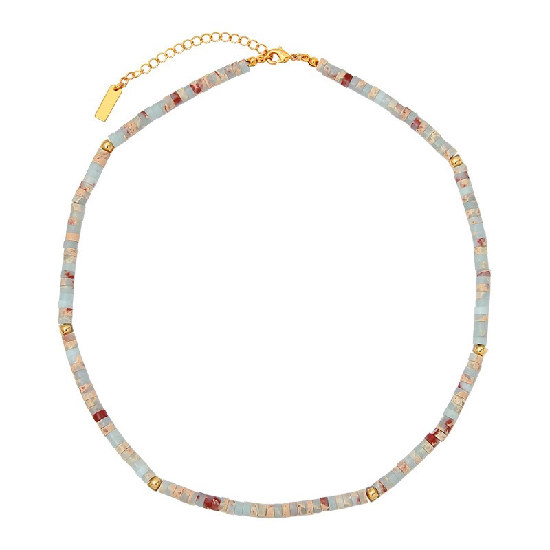 French retro patterned jadeite colored beaded necklace, summer women's light luxury, niche design collarbone chain Item Picture