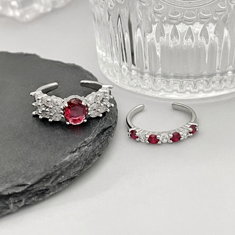 A fashionable, light luxury, niche and versatile red zircon open ring for women on Instagram, with a cold style, sweet and cool quality, and a trendy index finger ring Application Scenario
