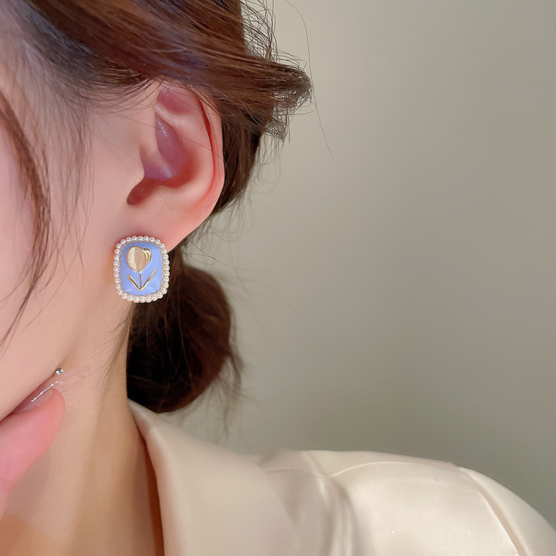 S925 Silver Needle Tulip Flower Pearl Earrings, a niche design for women, fashionable and fresh, elegant stud earrings Specification drawing