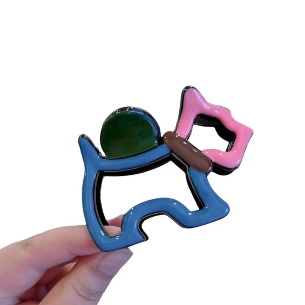 New Korean dog hairpin, hollowed-out dog gripper, spliced color shark gripper, cartoon back head plate hairpin Application Scenario