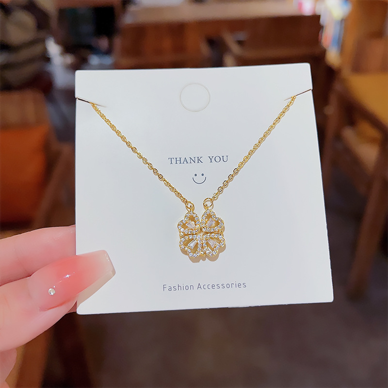 Four-leaf Petal is a multi-wear heart-shaped necklace that is versatile for women, featuring a niche design and a high-end accessory pendant. It is a best-selling necklace full figure