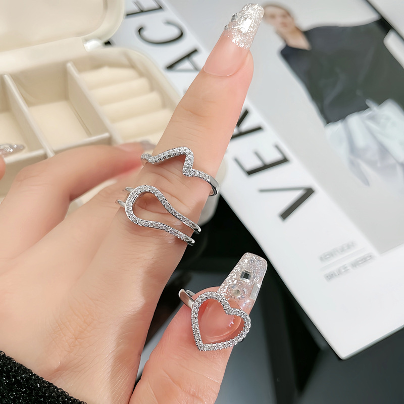 Minimalist style, exquisite and light luxury, hollowed-out heart-shaped opening ring, a fashionable and niche geometric high-end couple's ring details Picture