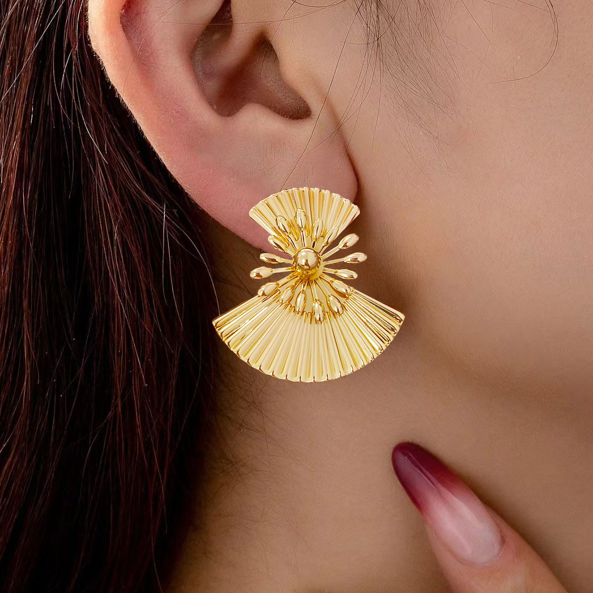 Cross-border best-selling personalized and fashionable metal fan-shaped stud earrings with a retro geometric design feel are trendy earrings and accessories for women Application Scenario