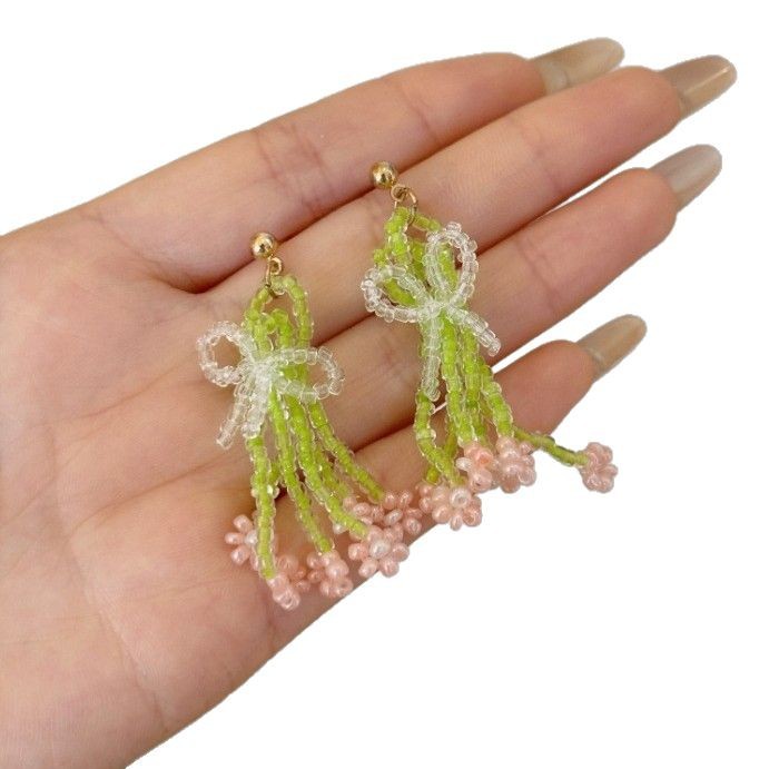 In the prime of life! Beaded woven stud earrings! Vacation style flower bouquets and tassel earrings, cold style forest sweet earrings Item Picture