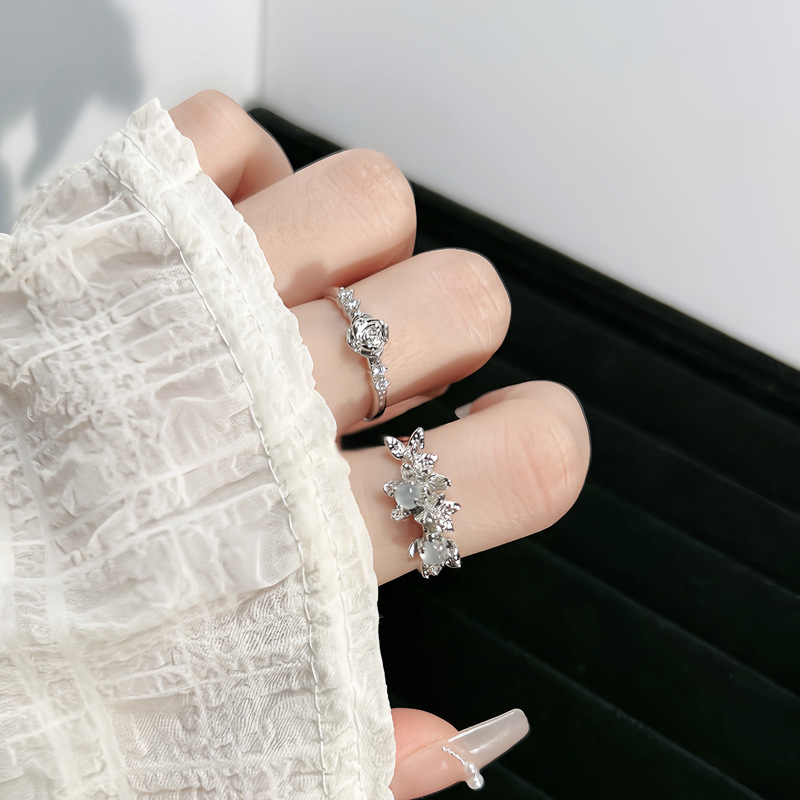 A simple and elegant rose flower fashion open ring for women on Instagram, with a cold style and a niche design full figure