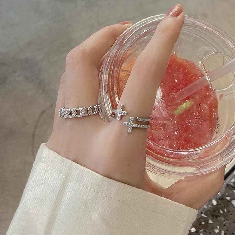 The exquisite cross-shaped zircon open ring in a cold style is fashionable and versatile on Instagram, with a light luxury and high-end feel. It's a trendy and cool food ring details Picture