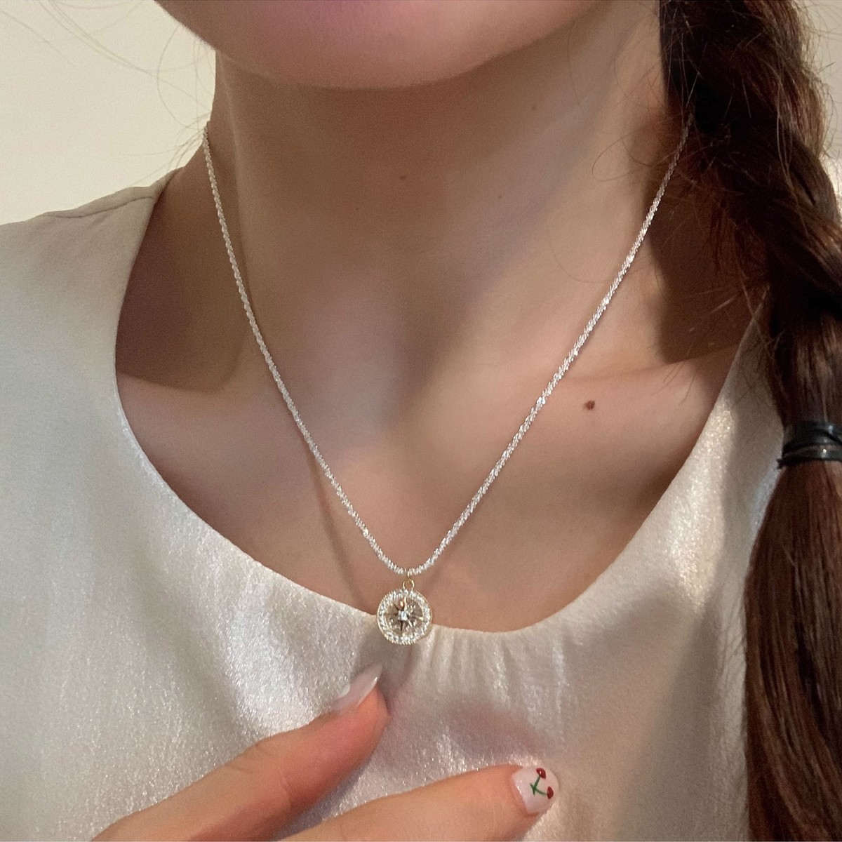 Korean-style micro-inlaid zircon octagonal necklace, a woman's personality, light luxury, versatile, fashionable and niche design collarbone chain full figure