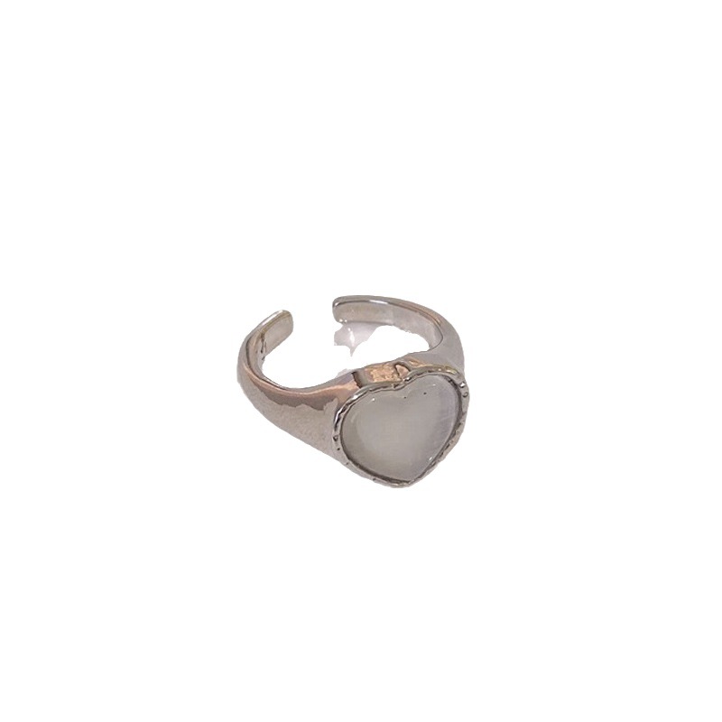 A plain ring with a smiling face and a unique opening. This is a new, niche design for women, a fashionable, individual and elegant index finger ring Item Picture