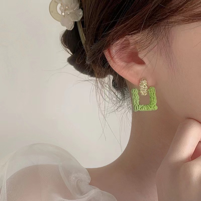 Summer fresh green square earrings, a new style of trendy and niche design with a forest-themed stud earrings in 2025 Specification drawing