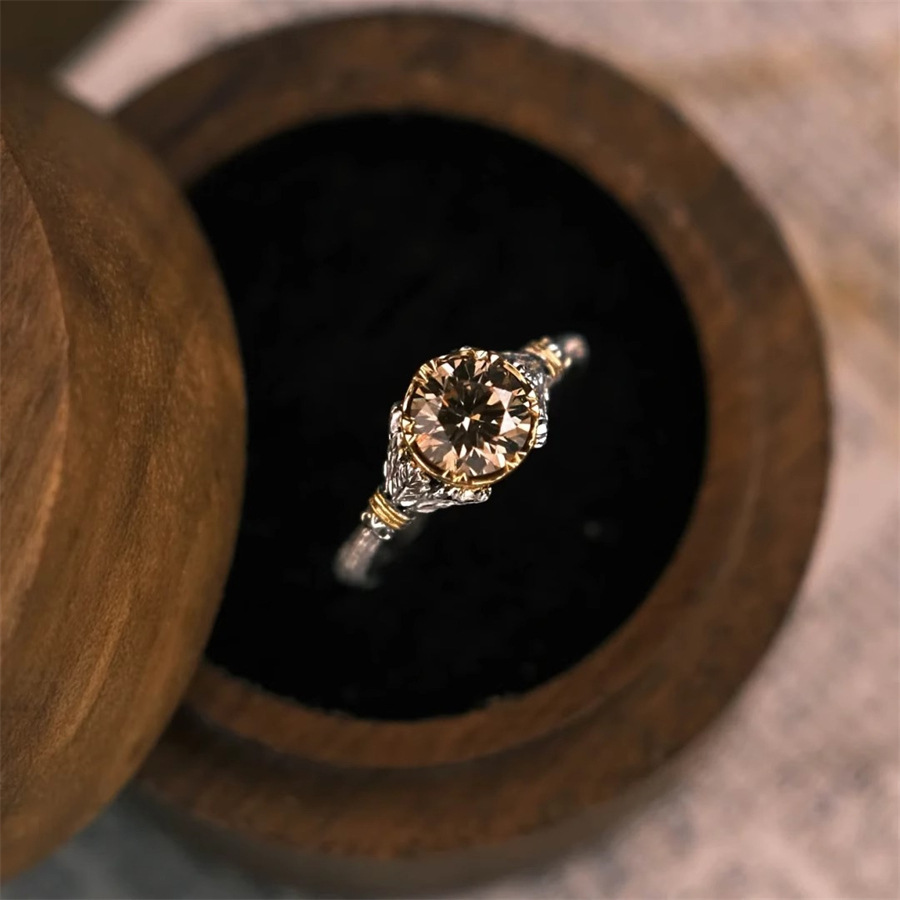 A mid-style round zircon ring for women, retro, light luxury, niche, exquisite and high-end, elegant and fashionable, adjustable ring Application Scenario