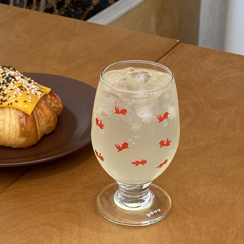 Retro homemade clear and transparent small fish bubble-blowing tall glass, simple and niche summer goldfish cold drink cup, juice cup gift full figure