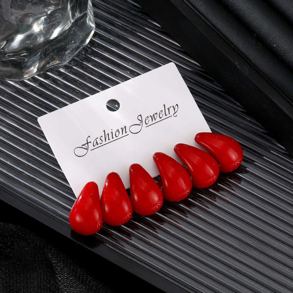 Amazon's best-selling teardrop earring set, a niche European and American high-end design earring, fashionable and versatile commuting earrings Application Scenario