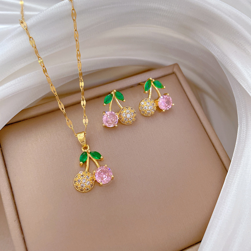 【 Titanium Steel 】 Light luxury cherry pink diamond, fresh and delicate, slightly inlaid real gold necklace earrings, ins collarbone chain accessory set full figure