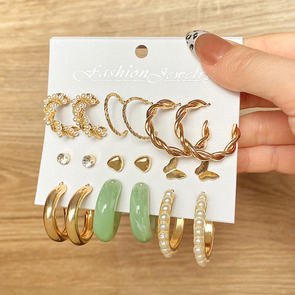 Korean jewelry world: A simple and basic alloy stud set for cross-border use from Europe and America, a creative retro card-mounted ear ring and earring set Application Scenario