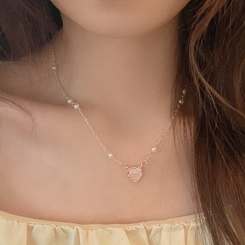 Cold style cat's eye heart-shaped necklace for women, light luxury and niche design sense, small pearl collarbone chain accessory necklace wholesale details Picture