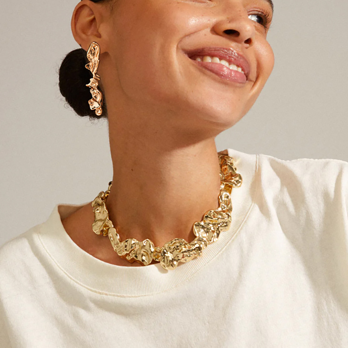 European and American niche pleated liquid metal style choker cross-border simple lava irregular retro collar accessory full figure