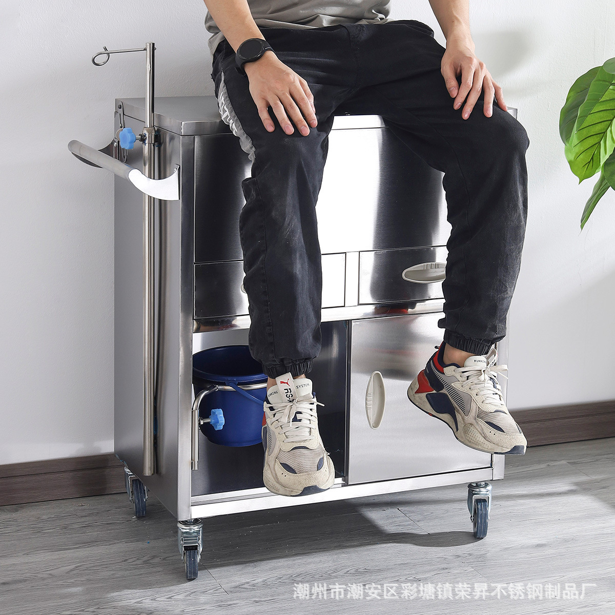 Drug delivery hospital, anesthesia, infusion clinic, ambulance, stainless steel cabinet, medicine change, flip cover, instrument trolley, rescue vehicle details Picture