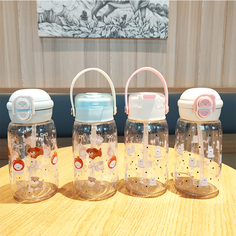 High appearance level, simple, small and cute, hand-held, portable plastic water cup with straws for both boys and girls full figure