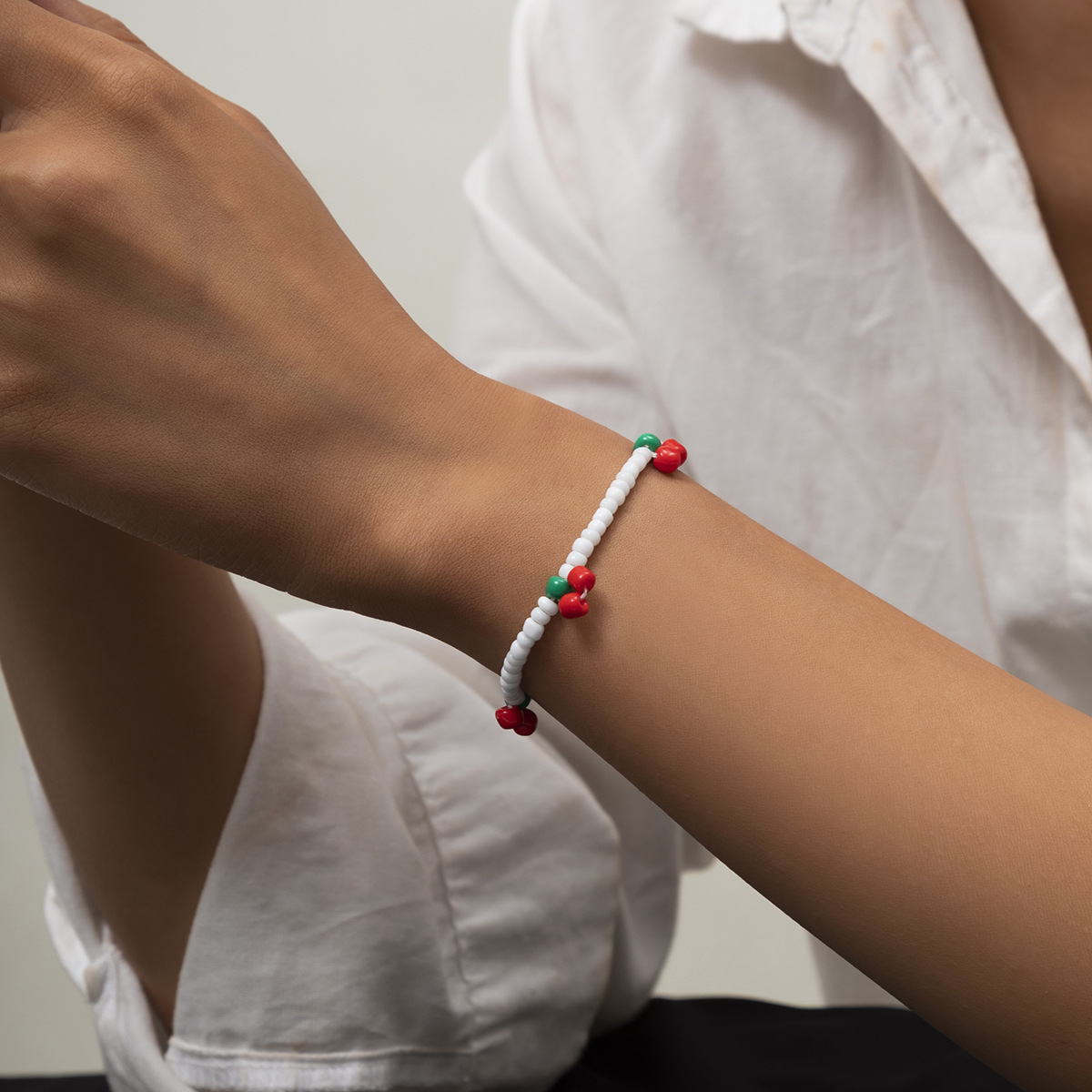 Fashionable and simple style colorful beaded sweet collarbone chain necklace, European and American ethnic retro rice bead bracelet and ankle chain details Picture