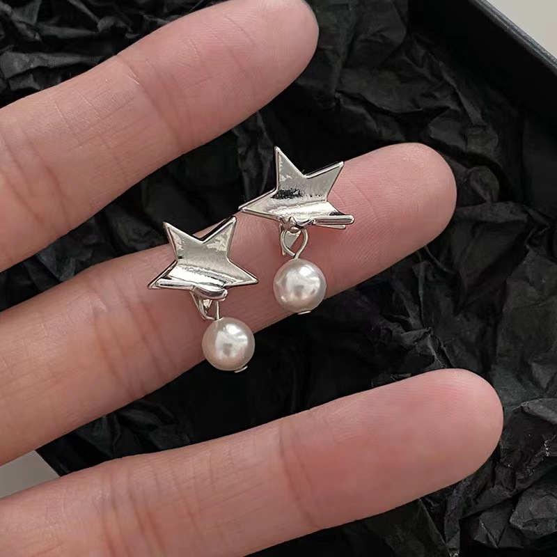 A new style of elegant and simple star-shaped pearl pendant earrings for women, versatile and high-end, with a cold design sense Specification drawing
