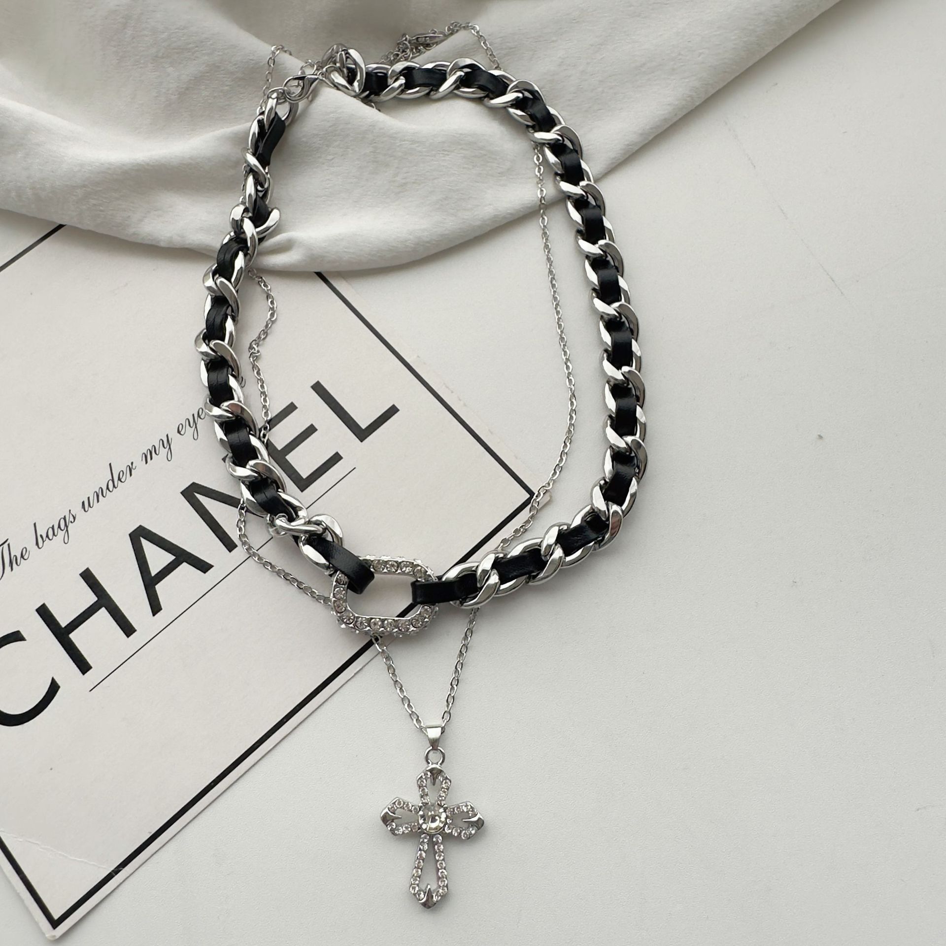 Retro cross double-layered necklace for women, 2024 new European and American style, dark and cold style accessory details Picture