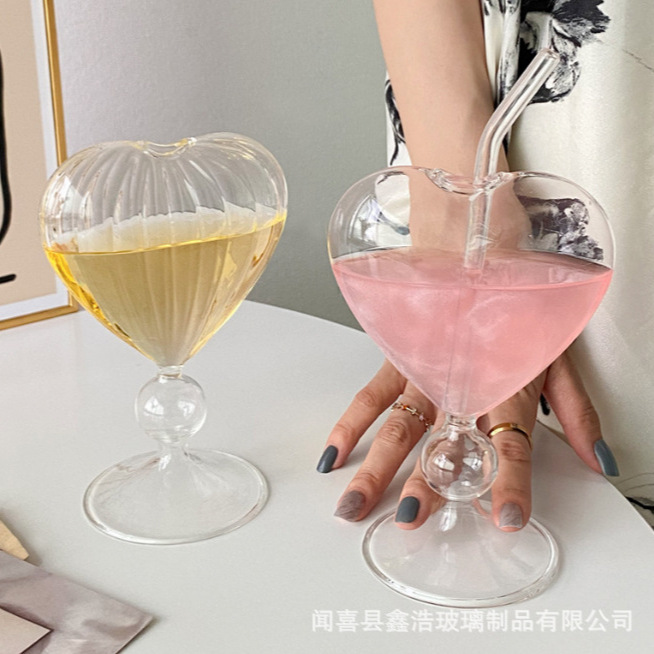 Ins-style modern heart-shaped cups, straw glass drinking cups, summer beverage juice cocktail cups, coffee cups full figure