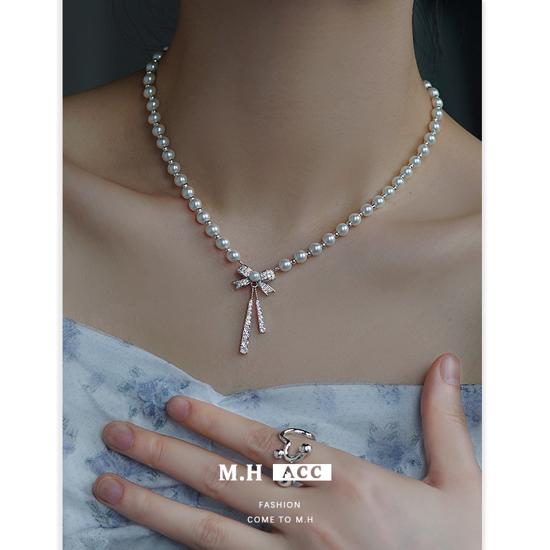Sweet bow pearl necklace, a niche design for women, elegant Baroque Chinese style collarbone chain, princess necklace full figure