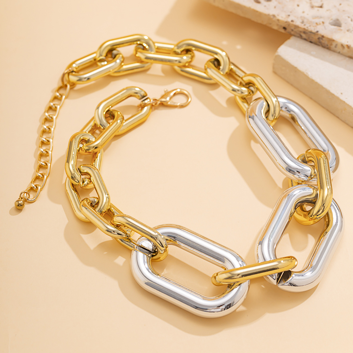 European and American cross-border accessories exaggerated hip-hop thick chain punk necklace necklace geometric buckle simple necklace for women Application Scenario