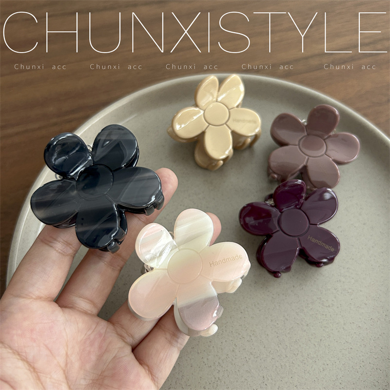 Fashionable princess hair clip headwear at the back of the head, versatile and elegant hair clip for women going out, simple shark clip hair clip Specification drawing