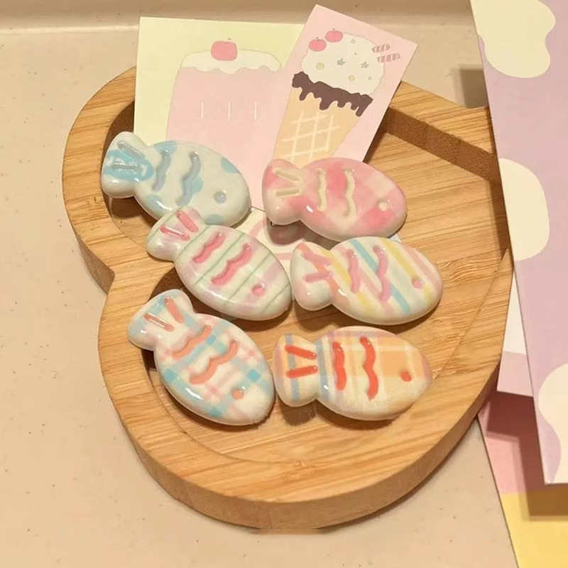 Cute fish-grilled small fish hair clips, sweet and stylish in Instagram style, side bangs clips, spring and summer cartoon girl hair clips Application Scenario