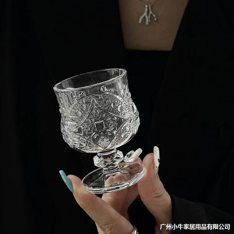 Six mini ins high-footed engraved wine glasses, one or two small wine glasses, vintage wine glasses, one 50ml glass for household use Application Scenario