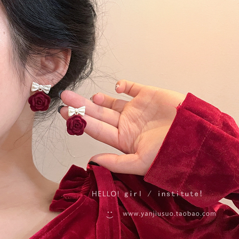 Autumn and winter velvet red rose stud earrings for women, light luxury, high-end, versatile, fashionable, gentle and sweet girl earrings full figure