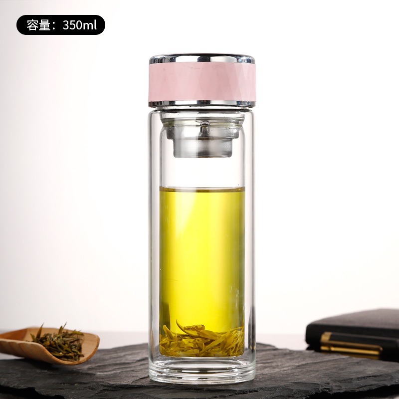 Wholesale of double-layer high borosilicate glass water separation cups, high-temperature resistant heat extraction rings, portable heat-insulating tea brewing cups Application Scenario