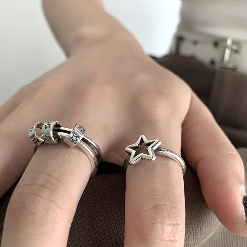 This is a unique and retro open-top star-shaped ring set for women on Instagram. It doesn't fade and is a versatile, aged and hollowed-out ring full figure