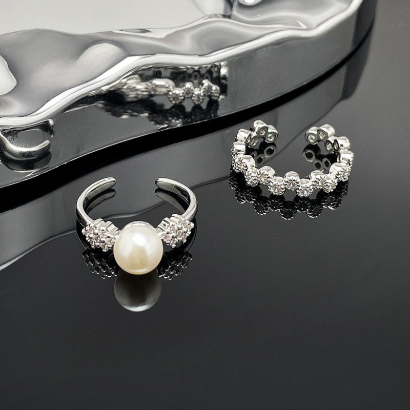 This is a trend of adjustable Japanese and Korean rings for women, featuring a unique and cold style, simple and fashionable, and light luxury with pearl inlay Specification drawing