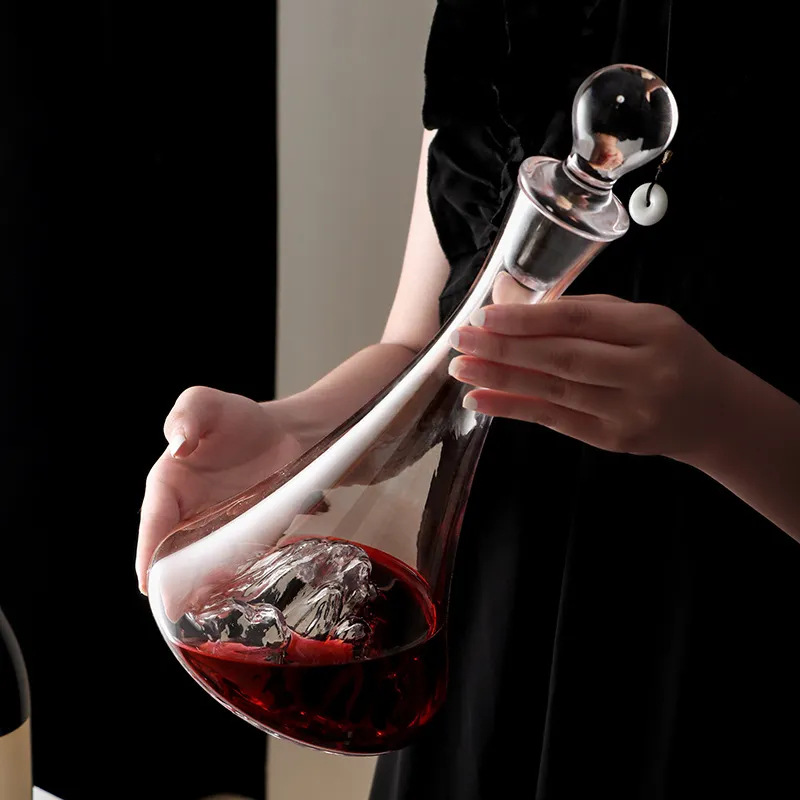 Creative iceberg wine decanter, light luxury high-end cinched waist and large belly wine divider, commercial high-appearance level grape wine divider Specification drawing